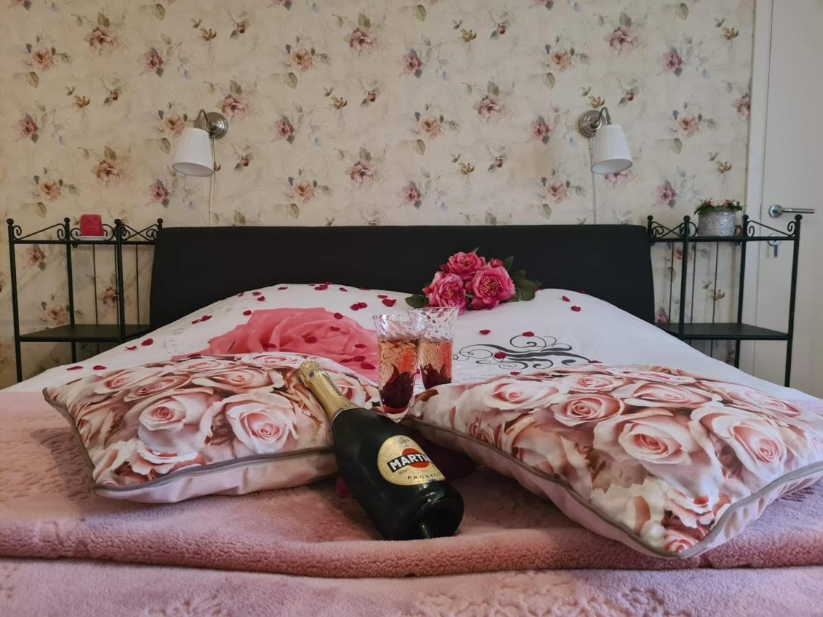 Bed and Breakfast La Rose Pelt Екстер'єр фото