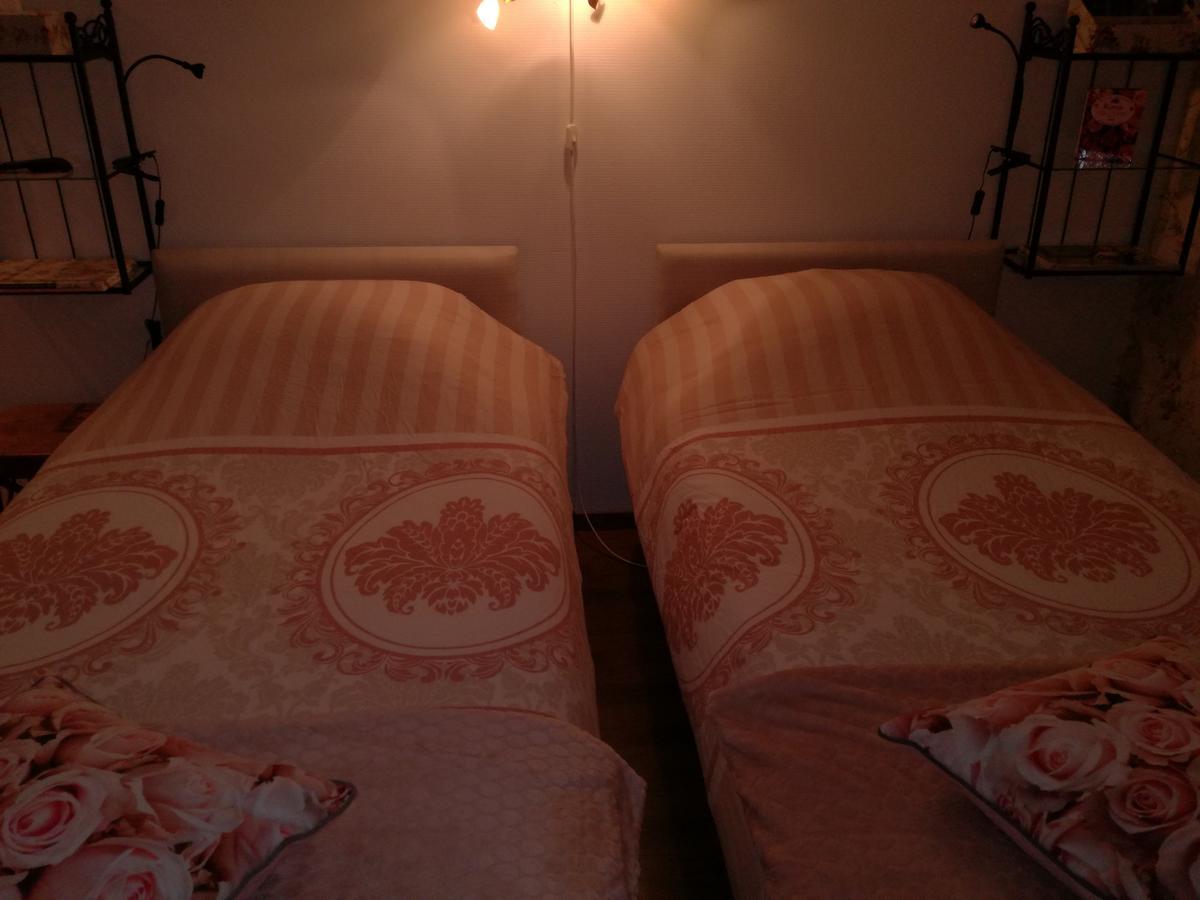 Bed and Breakfast La Rose Pelt Екстер'єр фото
